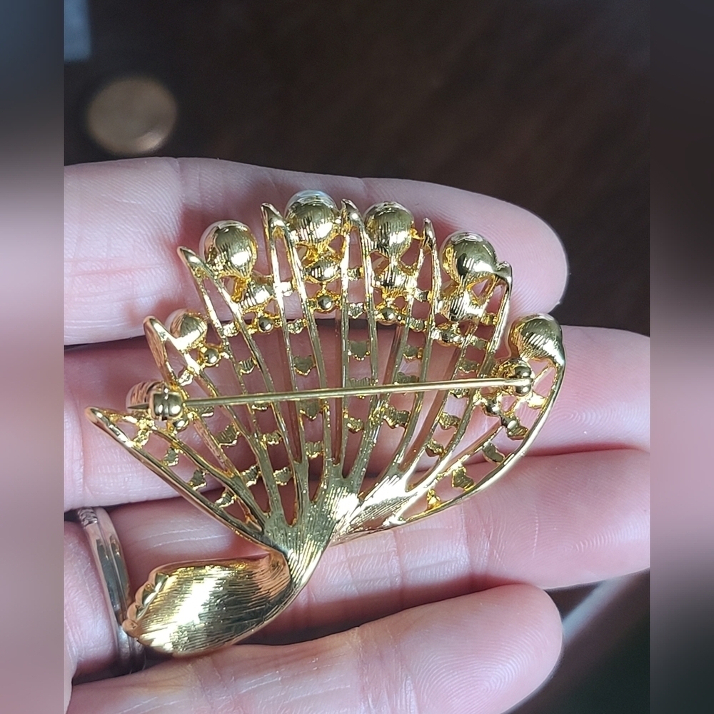 Vintage gold tone fan shaped pearl brooch - Picture 6 of 6